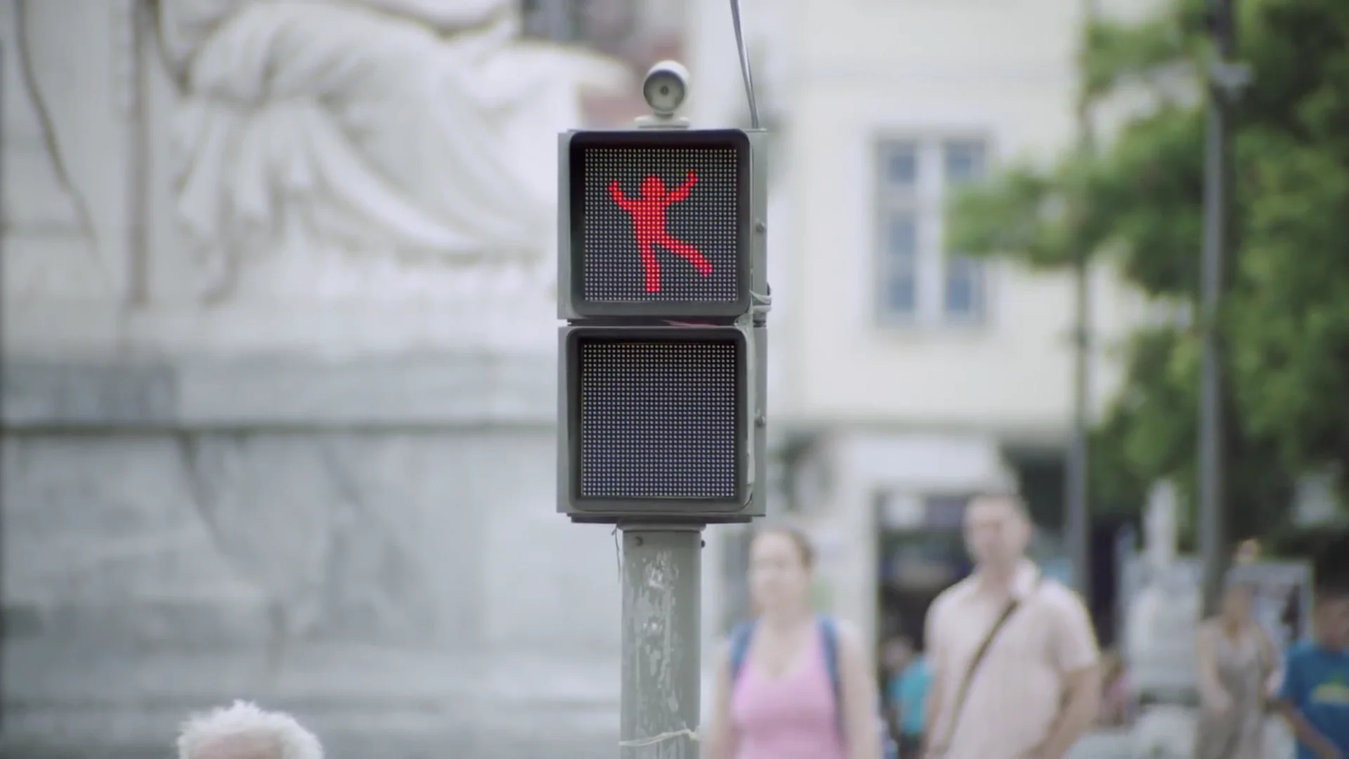 The Dancing Traffic Light by Smart