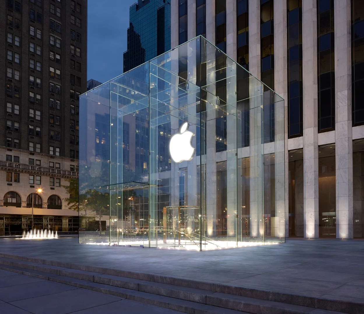 Apple Store on 5th Avenue, New York